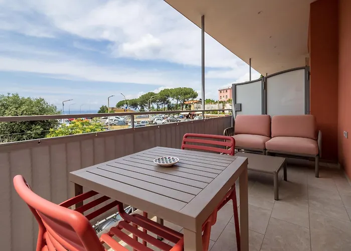 公寓 Futura Funky House - De Vivo Realty *